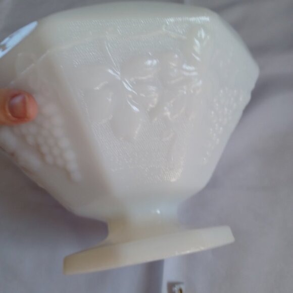 Vintage Anchor Hocking Milk Glass Footed Serving Bowl Pedestal White Planter - Picture 3 of 10